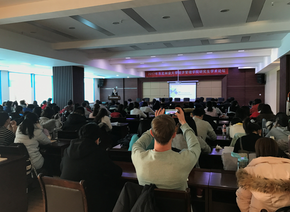 必赢766net手机版成功举办2017年研究生学术论坛